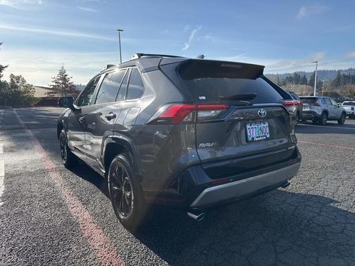 2022 Toyota RAV4 Hybrid SE