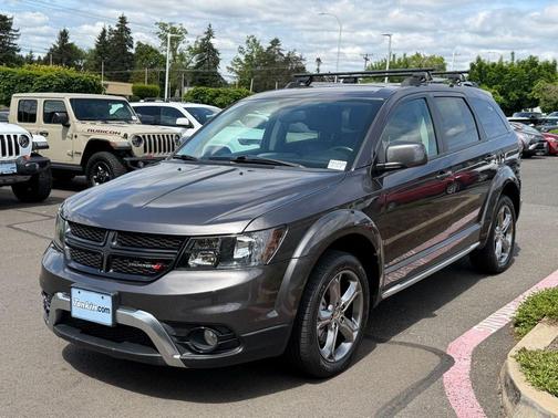 Granite Crystal Clearcoat Metallic 2017 Dodge Journey Crossroad