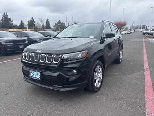 Diamond Black 2022 Jeep Compass Latitude