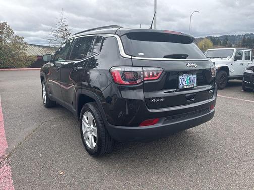Diamond Black 2022 Jeep Compass Latitude