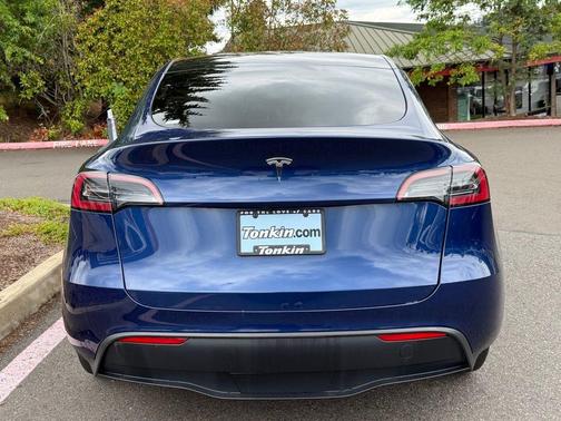 Deep Blue Metallic 2025 Tesla Model Y Long Range