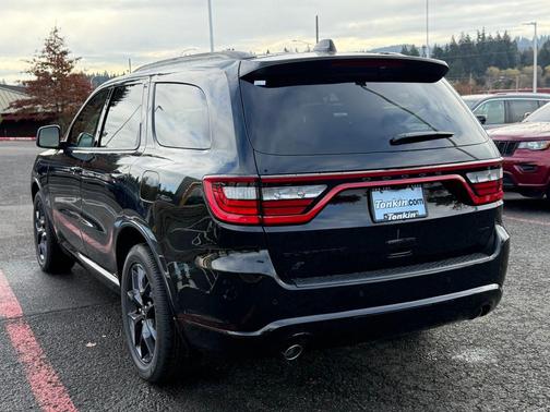 DB Black Crystal Clearcoat 2026 Dodge Durango GT HEMI V8