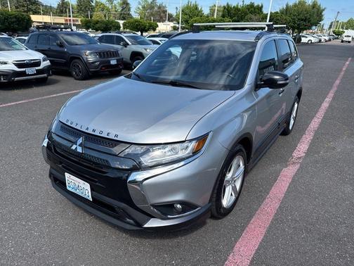 Silver 2020 Mitsubishi Outlander SP