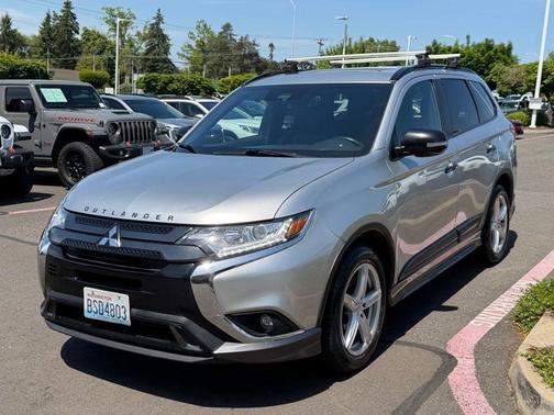 Silver 2020 Mitsubishi Outlander SP