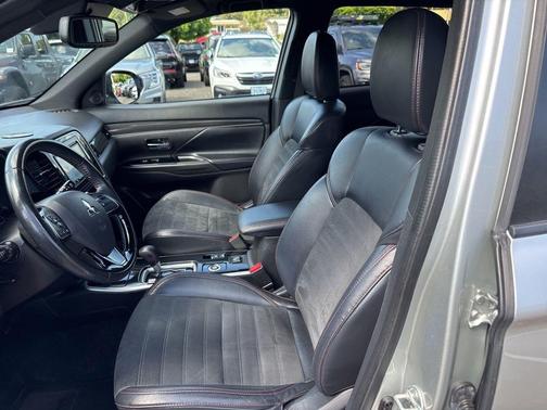Silver 2020 Mitsubishi Outlander SP