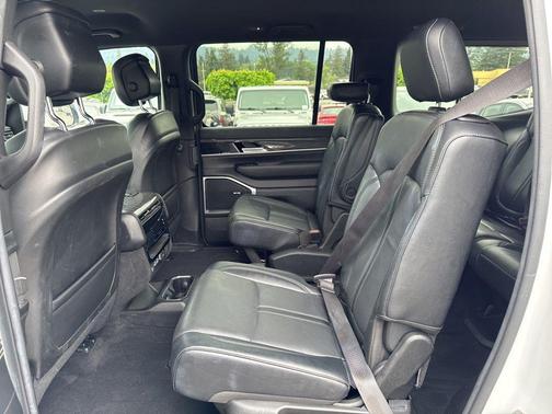 Bright White Clearcoat 2022 Jeep Wagoneer Series III