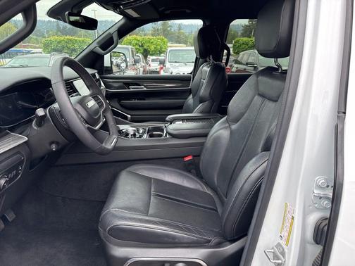 Bright White Clearcoat 2022 Jeep Wagoneer Series III