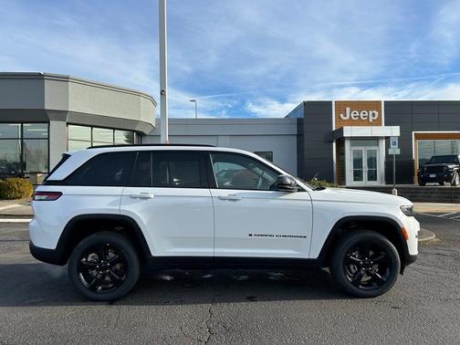 2025 Jeep Grand Cherokee Laredo