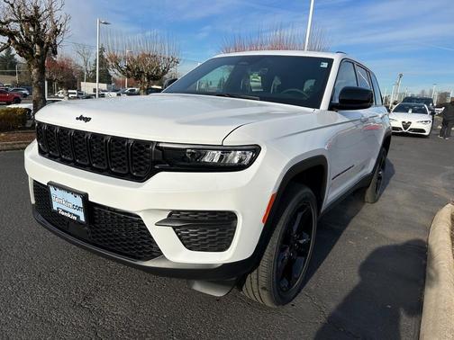 2025 Jeep Grand Cherokee Laredo