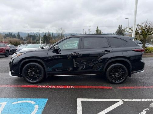 Black 2025 Toyota Highlander XSE
