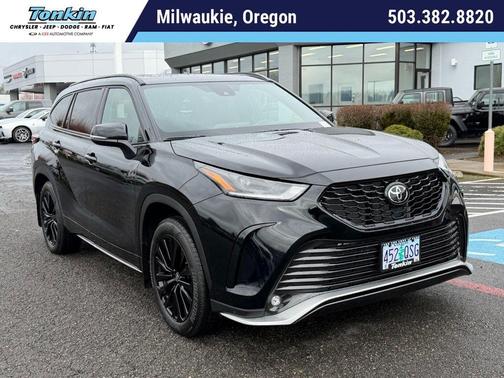 Black 2025 Toyota Highlander XSE