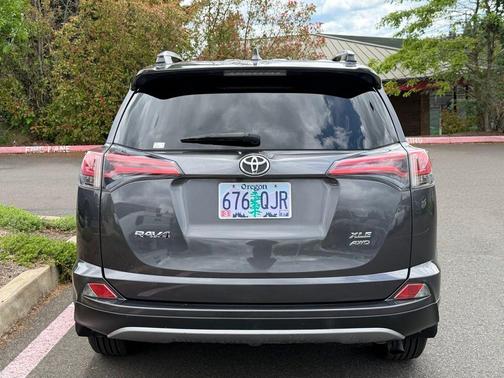 Magnetic Gray Metallic 2018 Toyota RAV4 XLE
