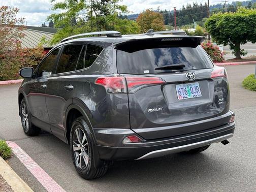 Magnetic Gray Metallic 2018 Toyota RAV4 XLE