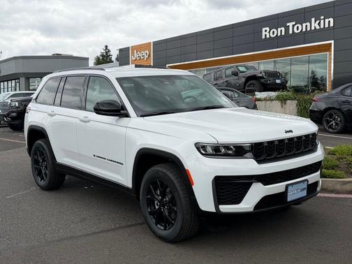 Bright White Clearcoat 2026 Jeep Grand Cherokee Laredo