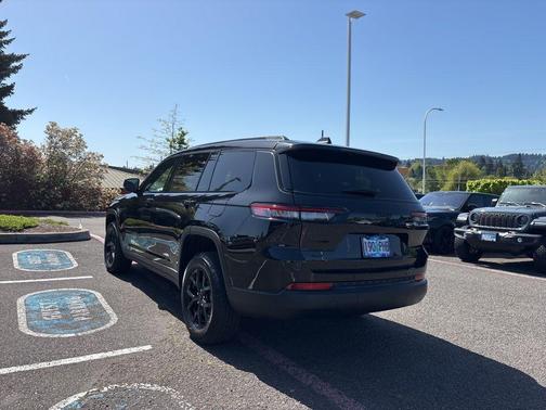 Diamond Black 2025 Jeep Grand Cherokee L Laredo