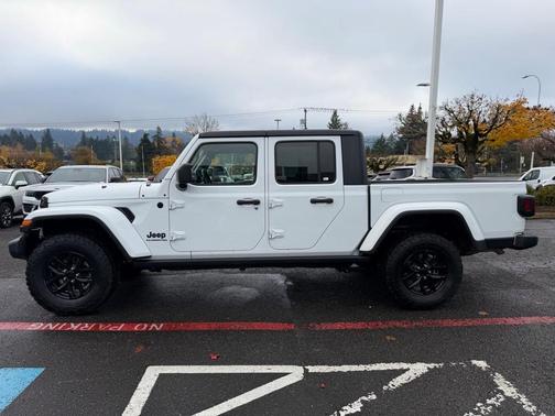 2021 Jeep Gladiator Sport