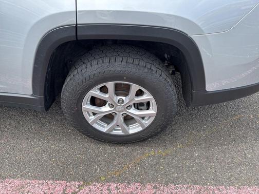 Silver Zynith 2023 Jeep Grand Cherokee L Limited