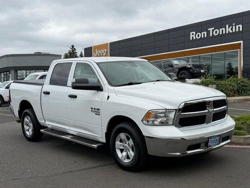 Bright White Clearcoat 2023 RAM 1500 Classic SLT