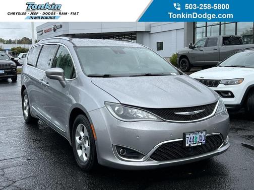 2017 Chrysler Pacifica Touring-L Plus