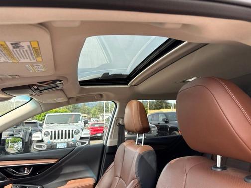 Crystal White Pearl 2022 Subaru Outback Touring