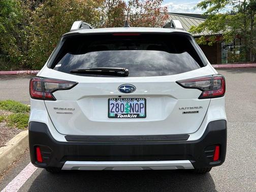 Crystal White Pearl 2022 Subaru Outback Touring