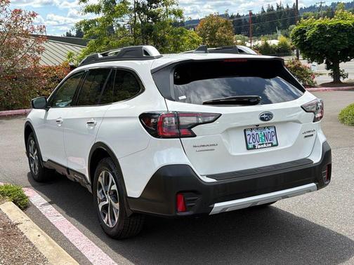Crystal White Pearl 2022 Subaru Outback Touring