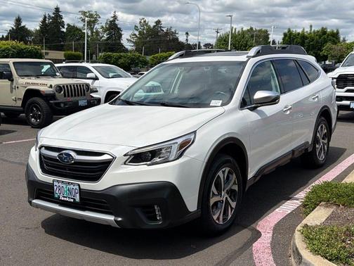 Crystal White Pearl 2022 Subaru Outback Touring