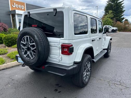 2025 Jeep Wrangler Sahara