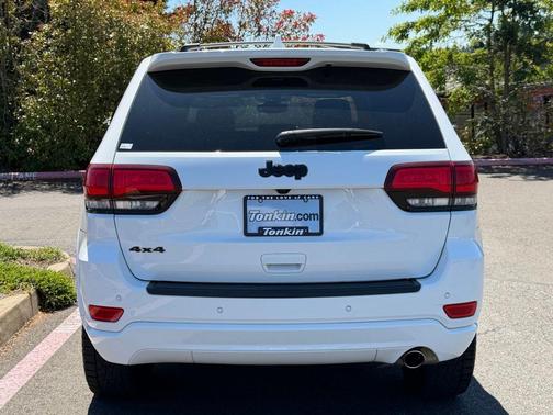 Bright White Clearcoat 2022 Jeep Grand Cherokee WK Laredo