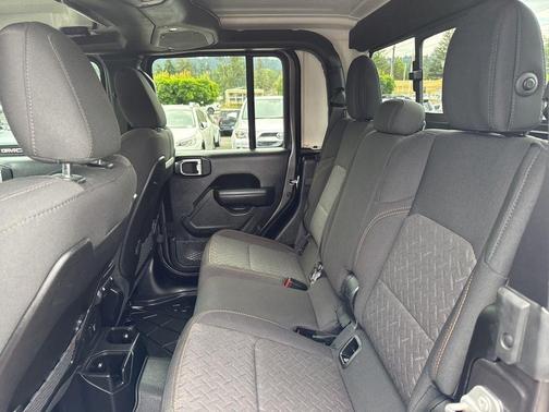 Granite Crystal Clearcoat Metallic 2025 Jeep Gladiator Mojave