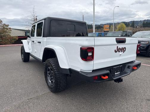 Bright White Clearcoat 2023 Jeep Gladiator Mojave