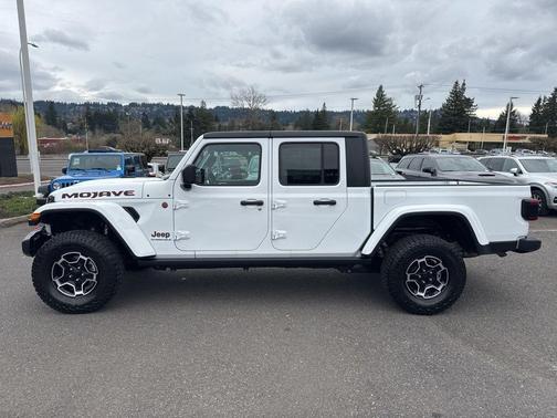 Bright White Clearcoat 2023 Jeep Gladiator Mojave
