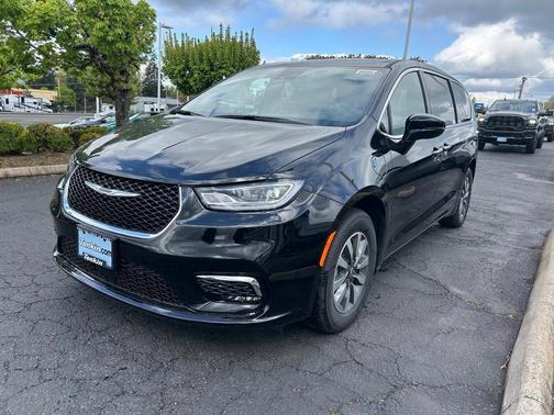 2025 Chrysler Pacifica Hybrid Select