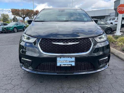 2025 Chrysler Pacifica Hybrid Select