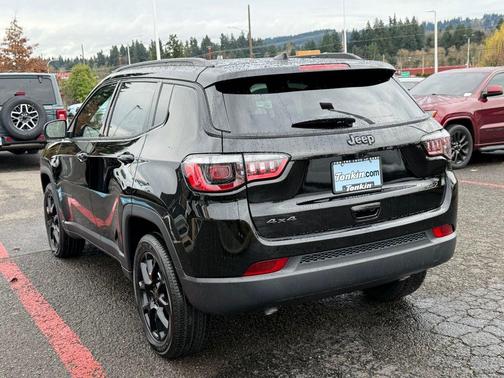 Diamond Black 2026 Jeep Compass Latitude