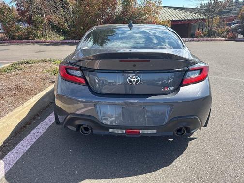 Pavement 2024 Toyota GR86 Premium