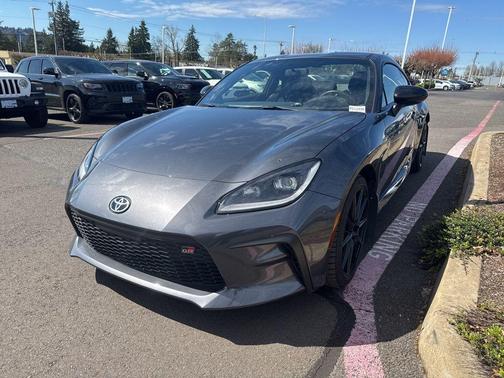 Pavement 2024 Toyota GR86 Premium