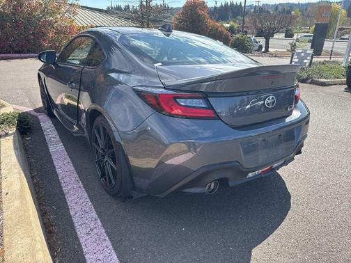 Pavement 2024 Toyota GR86 Premium