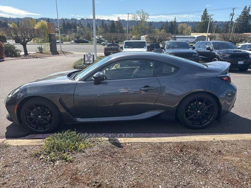 Pavement 2024 Toyota GR86 Premium