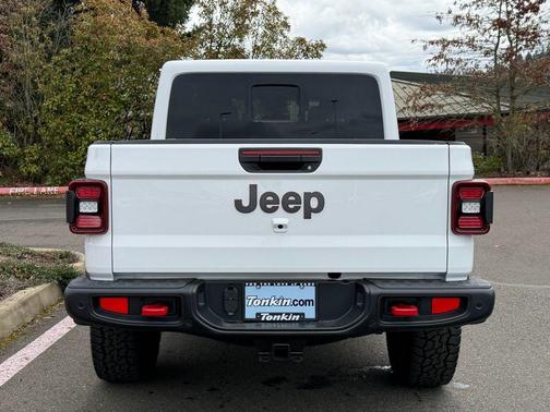 Bright White Clearcoat 2026 Jeep Gladiator Rubicon