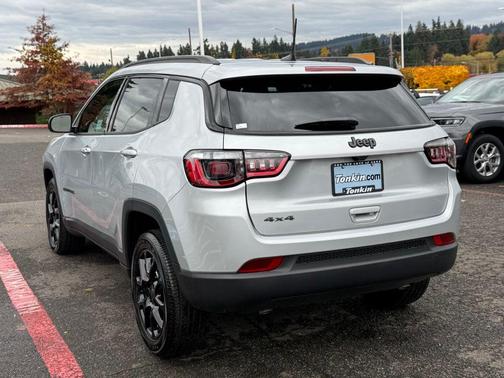 Silver Zynith 2026 Jeep Compass Latitude