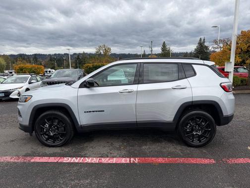 Silver Zynith 2026 Jeep Compass Latitude