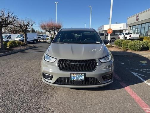 2023 Chrysler Pacifica Hybrid Touring L