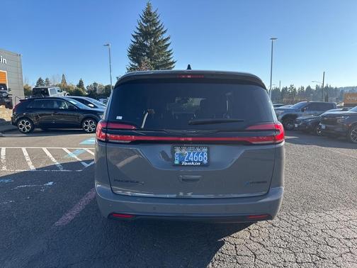 2023 Chrysler Pacifica Hybrid Touring L
