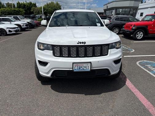 Bright White Clearcoat 2018 Jeep Grand Cherokee Altitude