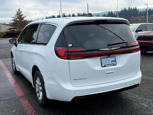 Bright White Clearcoat 2026 Chrysler Pacifica Select