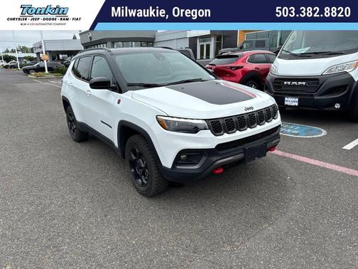 Bright White Clearcoat 2024 Jeep Compass Trailhawk