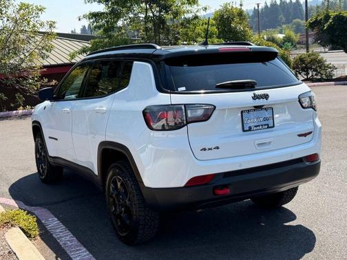 Bright White Clearcoat 2024 Jeep Compass Trailhawk