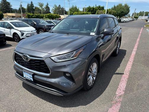 Magnetic Gray Metallic 2022 Toyota Highlander Platinum