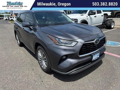 Magnetic Gray Metallic 2022 Toyota Highlander Platinum
